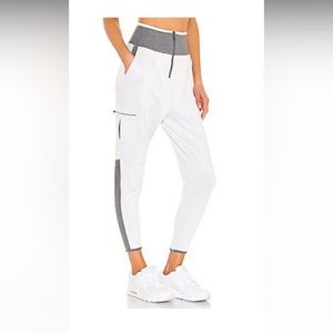 Free people jogger size 2 white and heather grey - like new. Very cute!